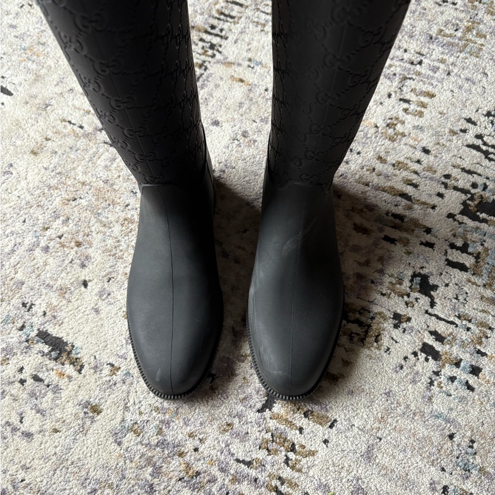 Gucci Black Rubber Guccisma Wellington Boot, Embossed Monogram, Insulated Inside - Picture 5 of 16